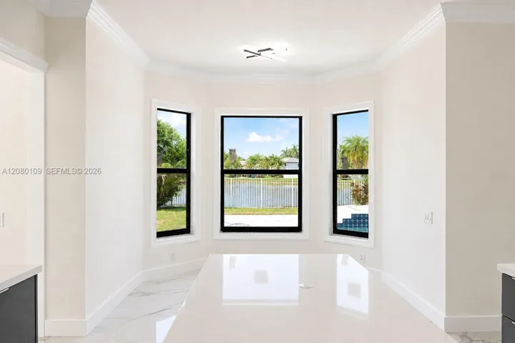 Breakfast Area – Lake View