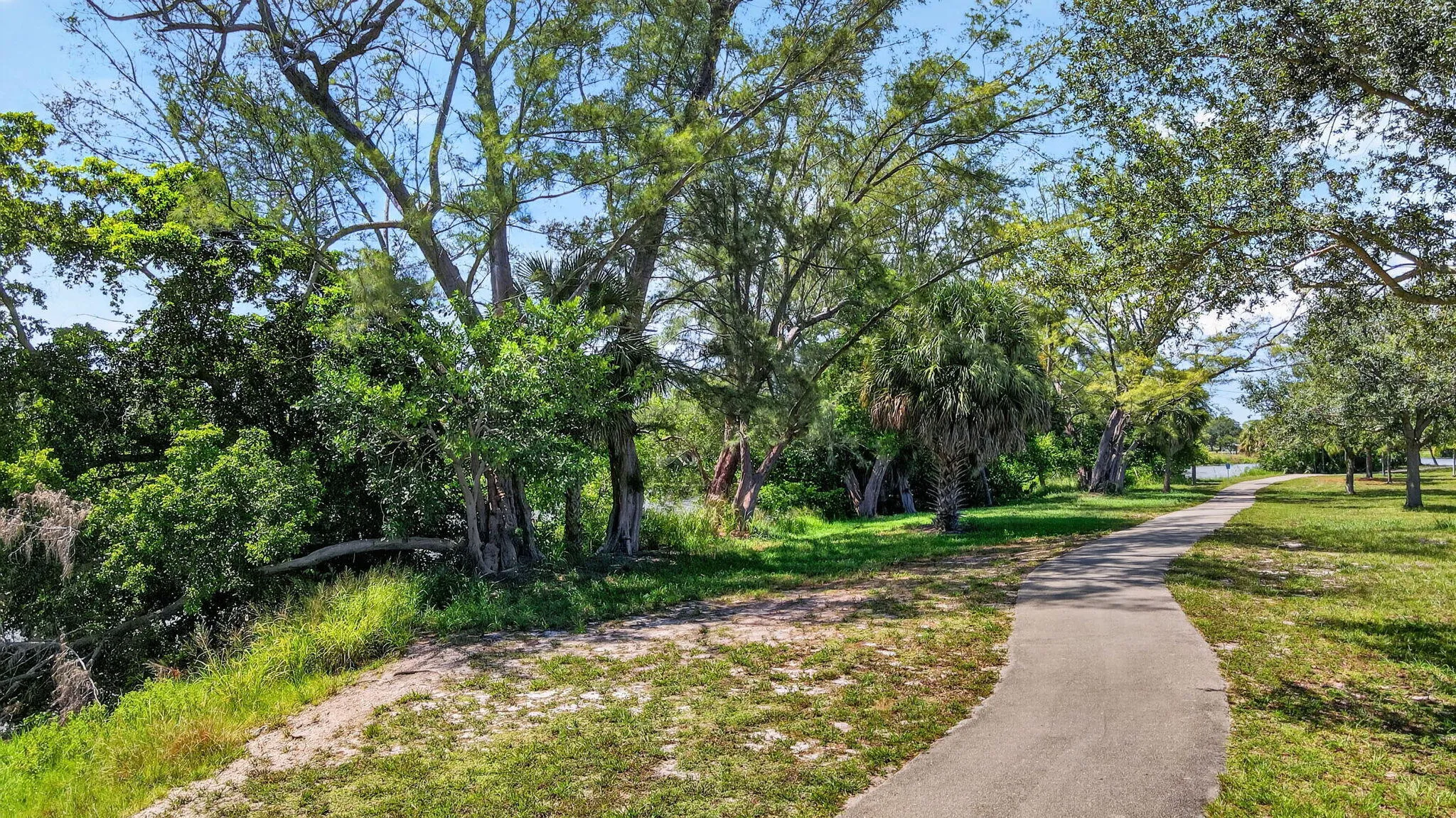 14-203 Walking path North