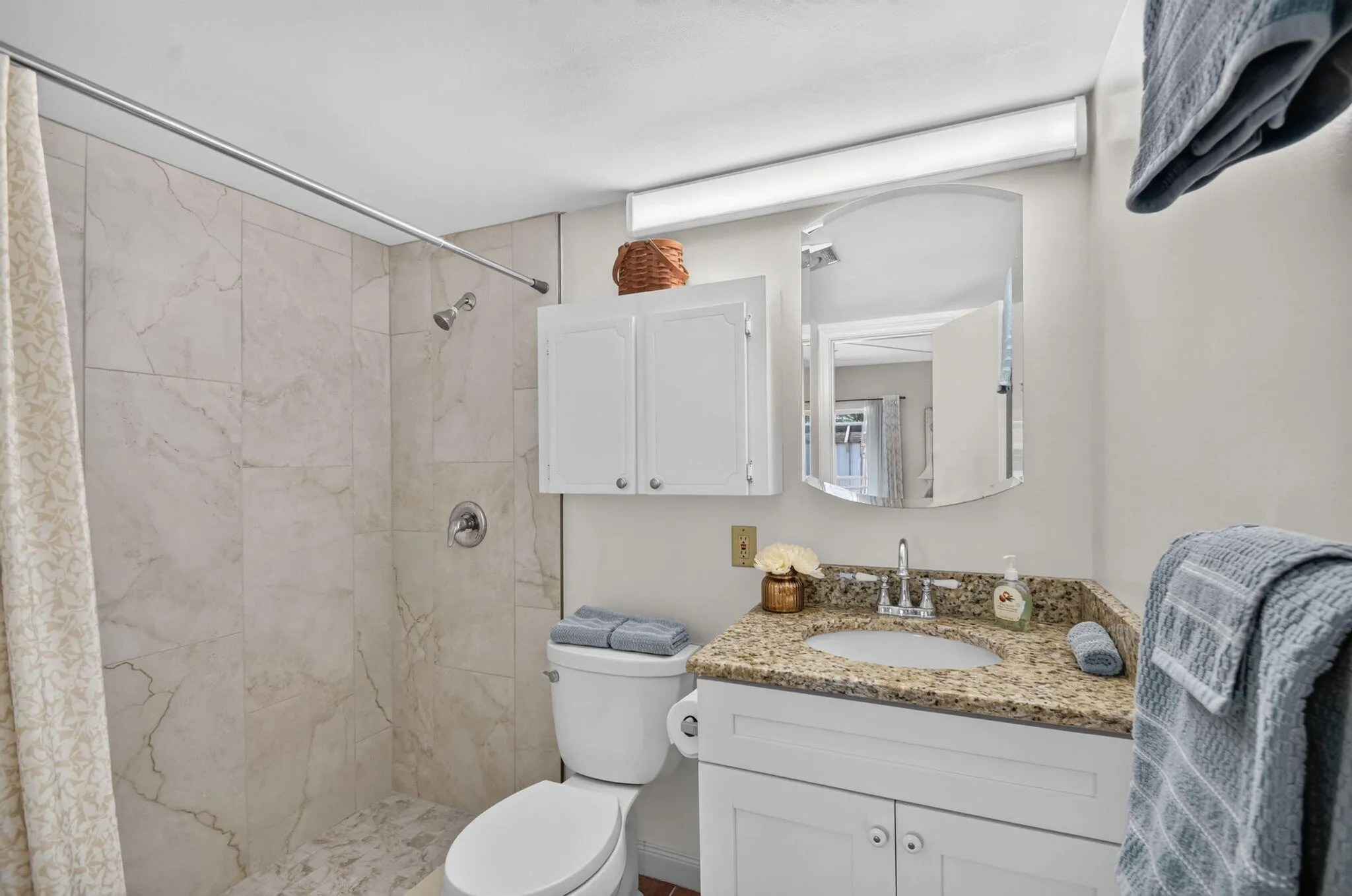 14-203 MBR bath 2