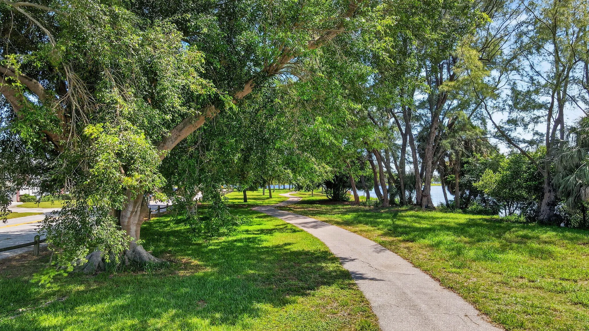 14-203 Walking path South