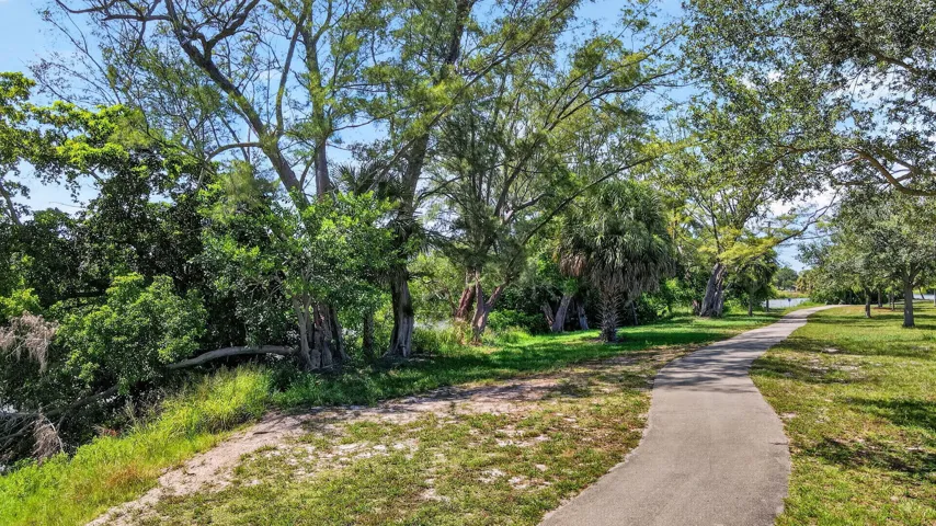 14-203 Walking path North