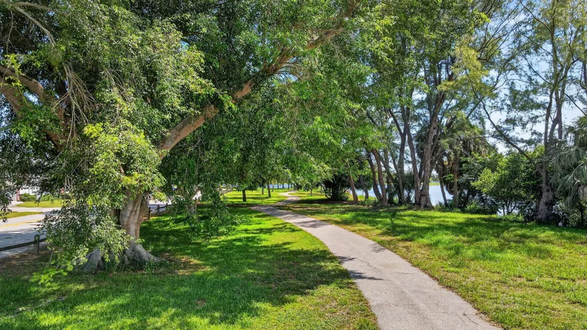 14-203 Walking path South