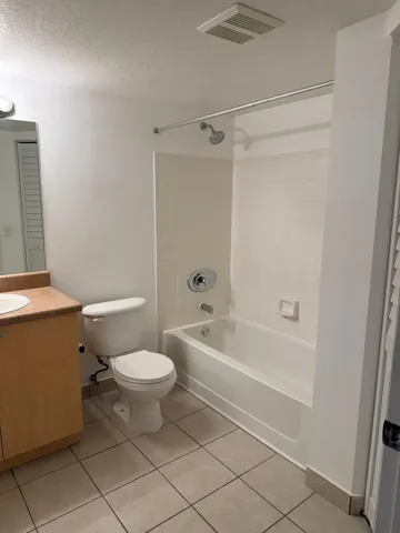 819 - Second Bathroom