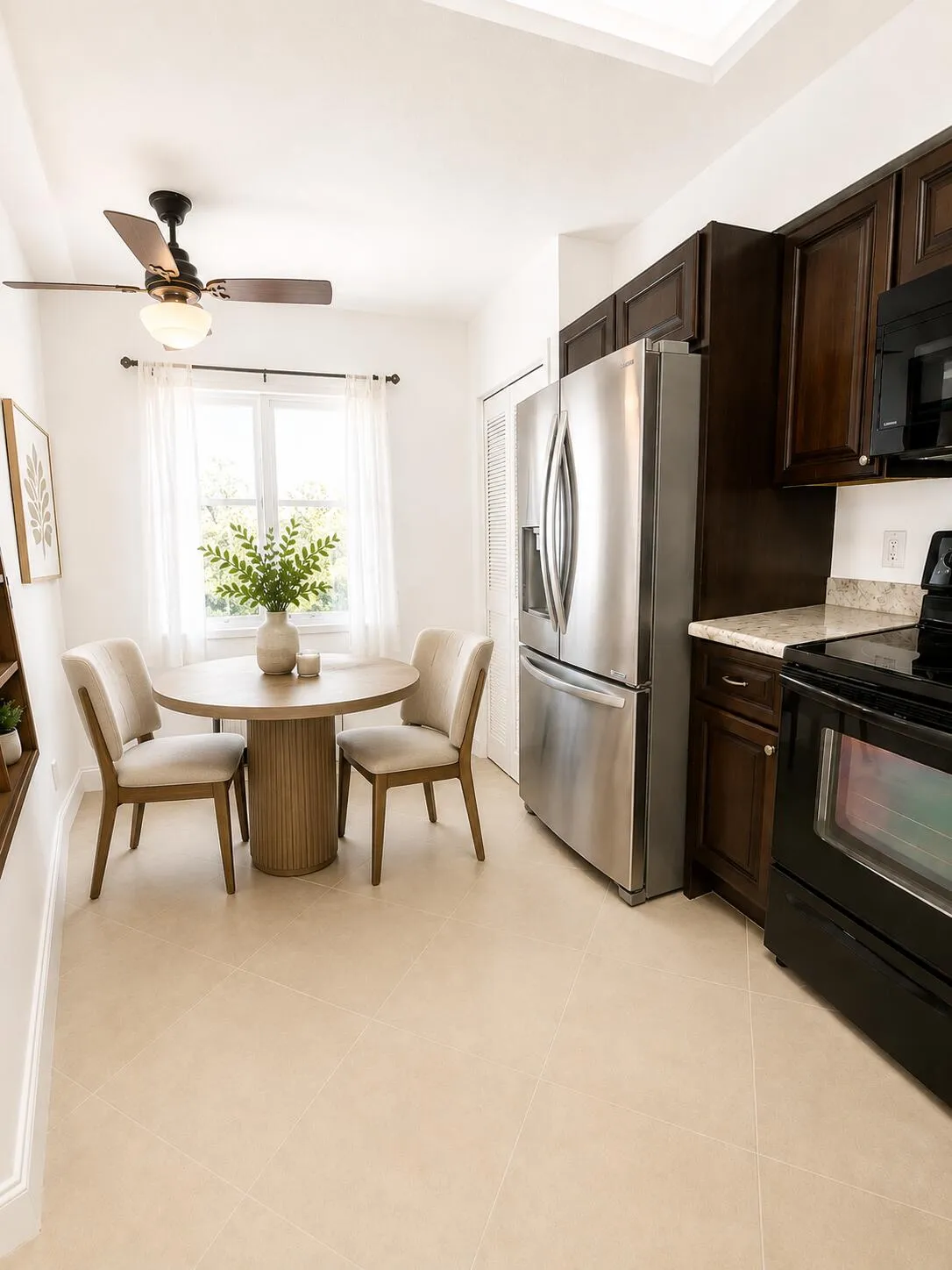 Eat in kitchen hi