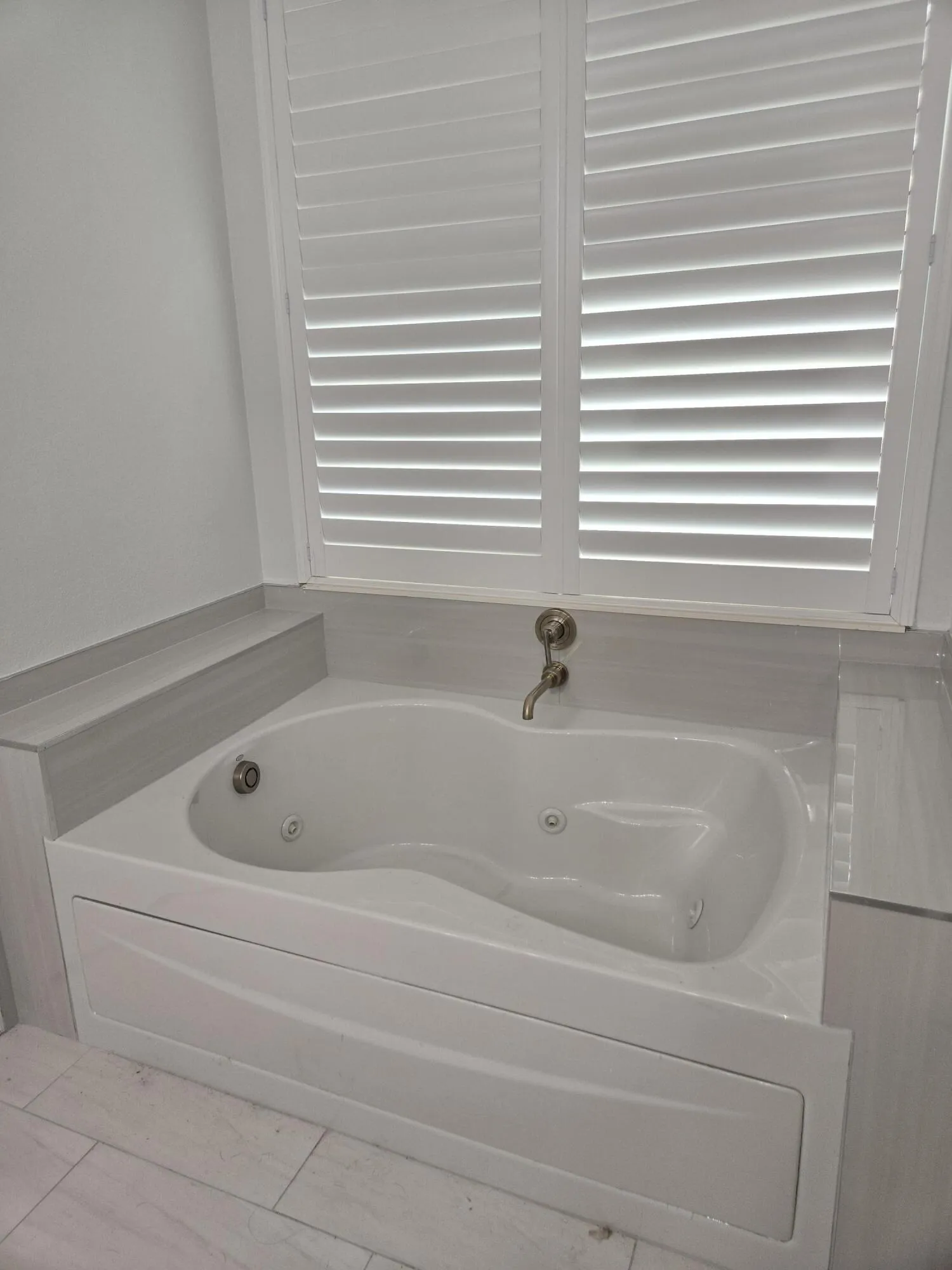Bath Master - tub
