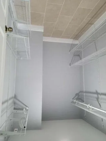 4010 Walking closet