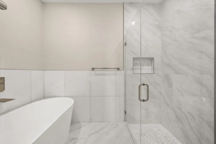 interior - master bathroom 4