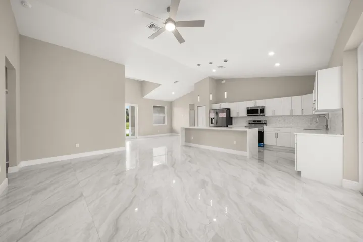 interior - family room 1