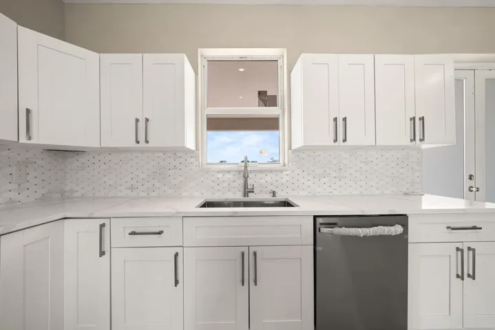 interior - kitchen 6