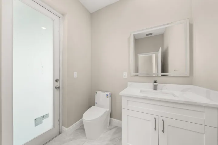 interior - third bathroom 1