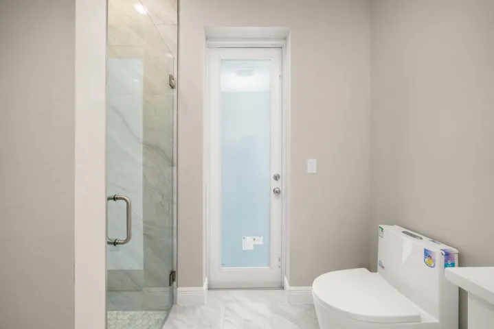 interior - third bathroom 2
