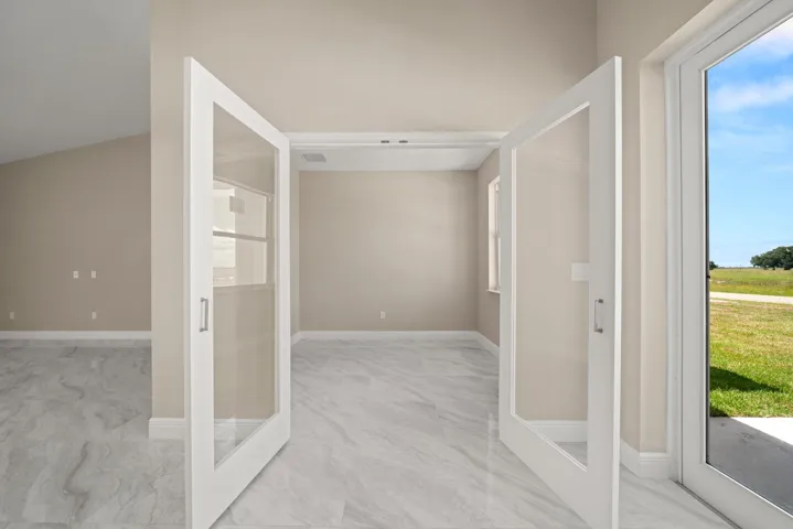 interior - den 4
