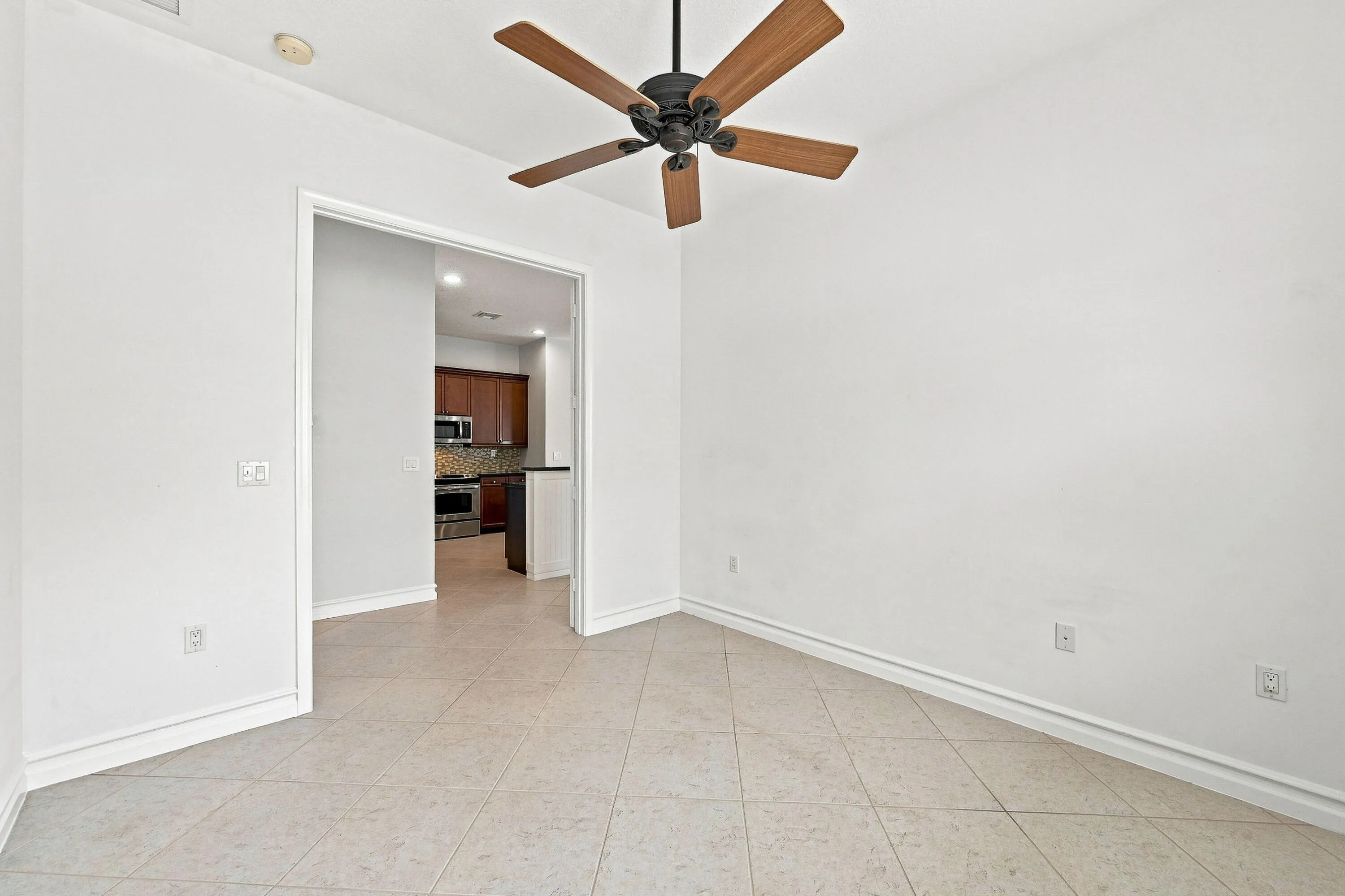Den/3rd Room