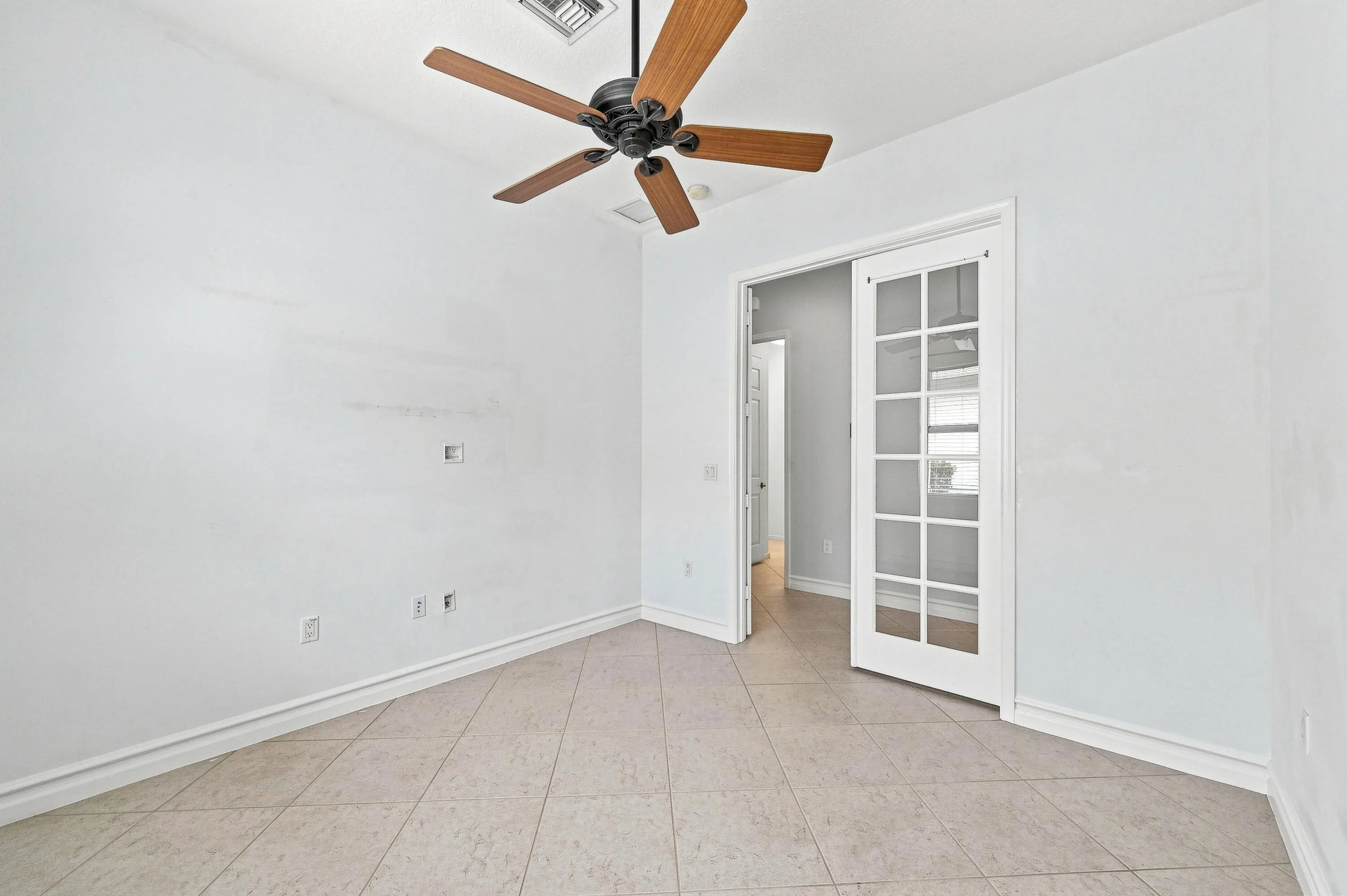 Den/3rd Room