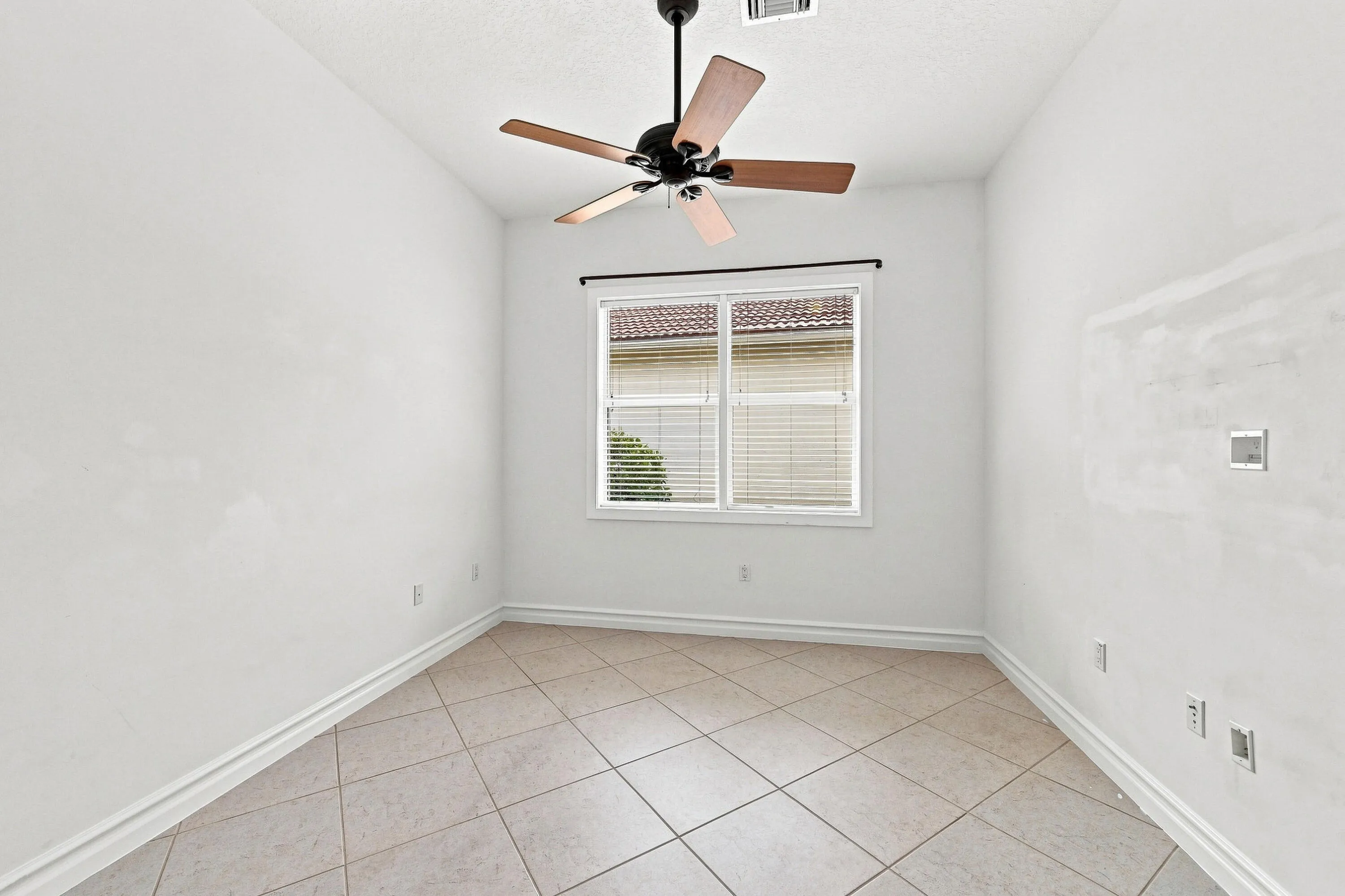 Den/3rd Room