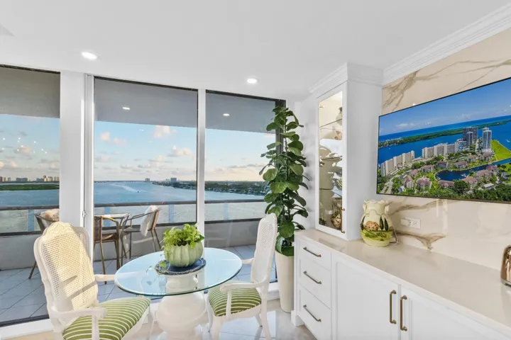 Breakfast Nook