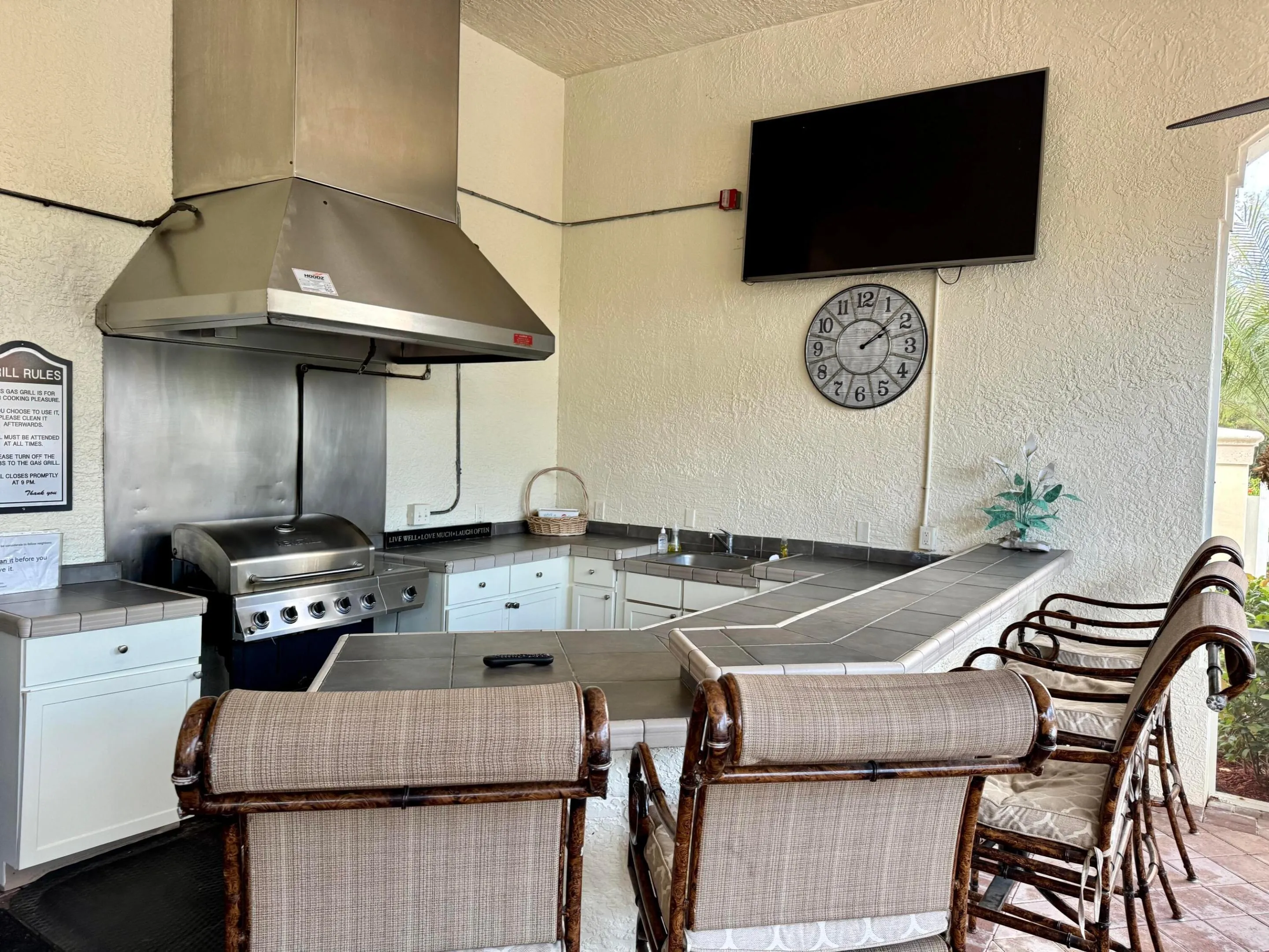 17 - Grill Area