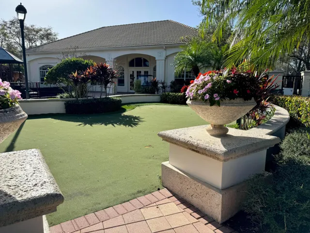 18 - Putting Green