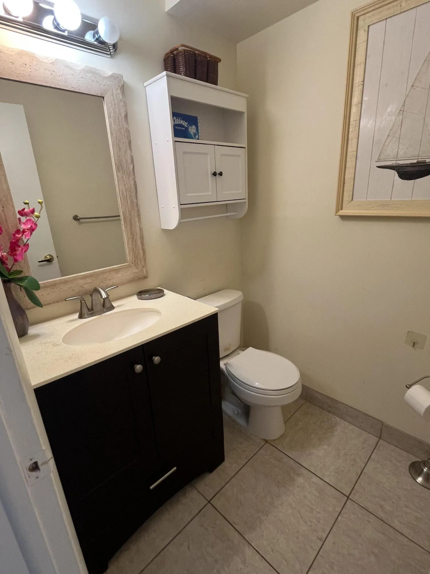 2nd/guest 1/2 bathroom