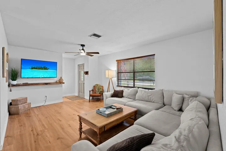 18-web-or-mls-A7400644
