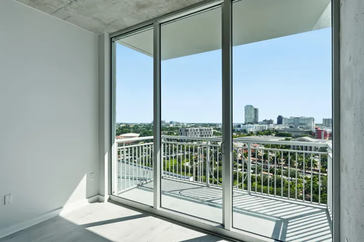 21-web-or-mls-300_S_Australian_Ave_Unit_