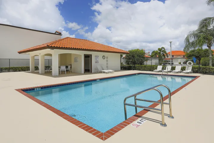 Fountain View pool