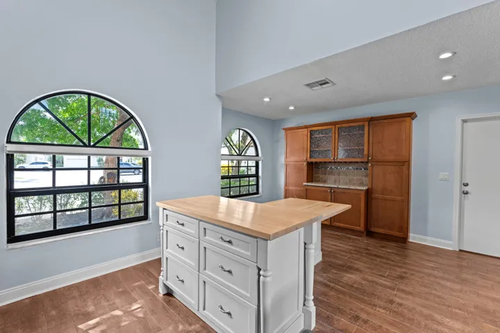 18-web-or-mls-A7400474