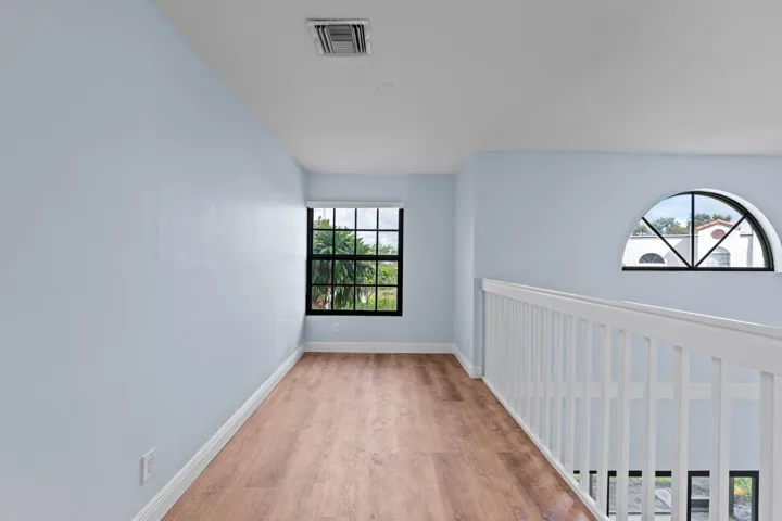 22-web-or-mls-A7400408