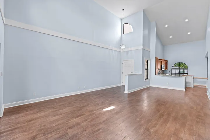 6-web-or-mls-A7400435
