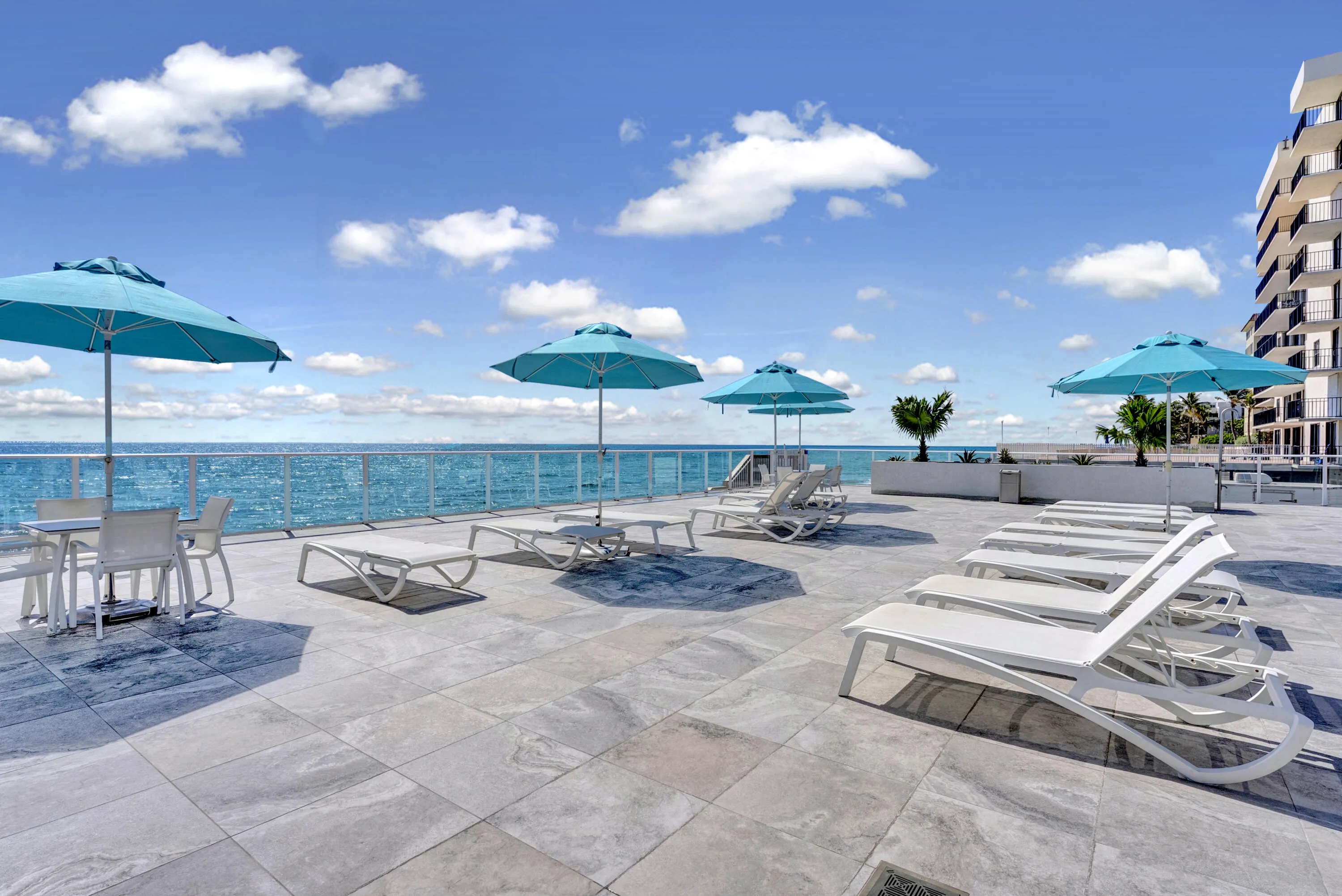 Patioi lounge