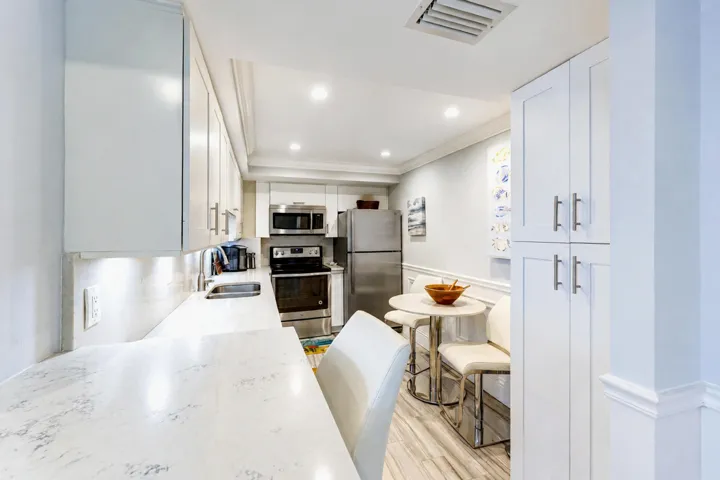 Counter and in Kitchen seating
