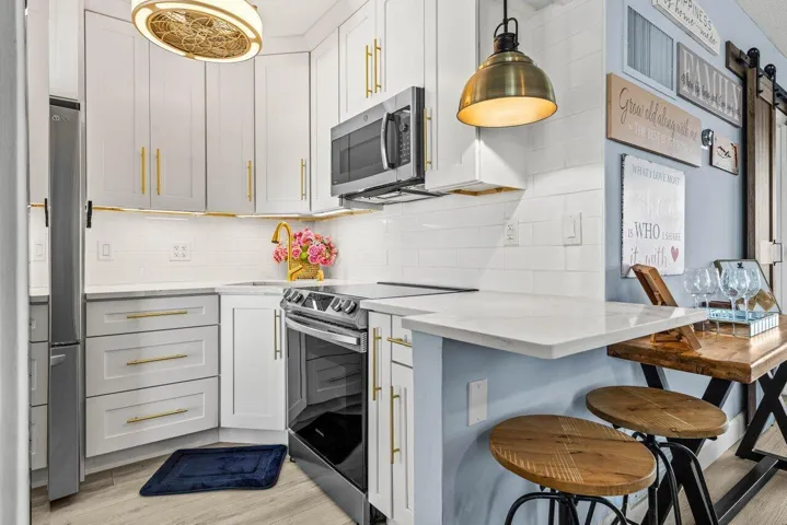 011-629Southeast19thAvenue-702-Deerfield