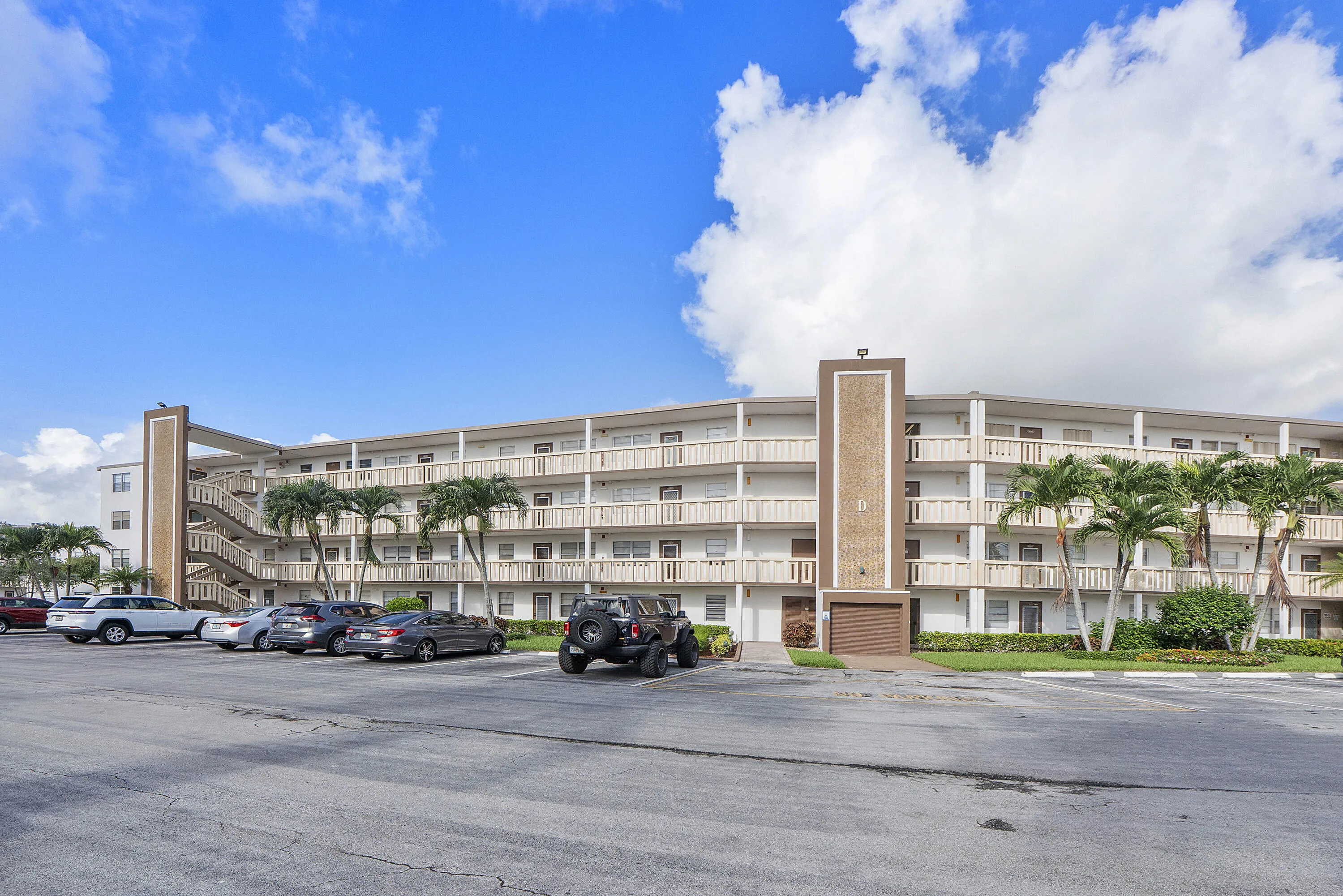4072 Gildford E_035