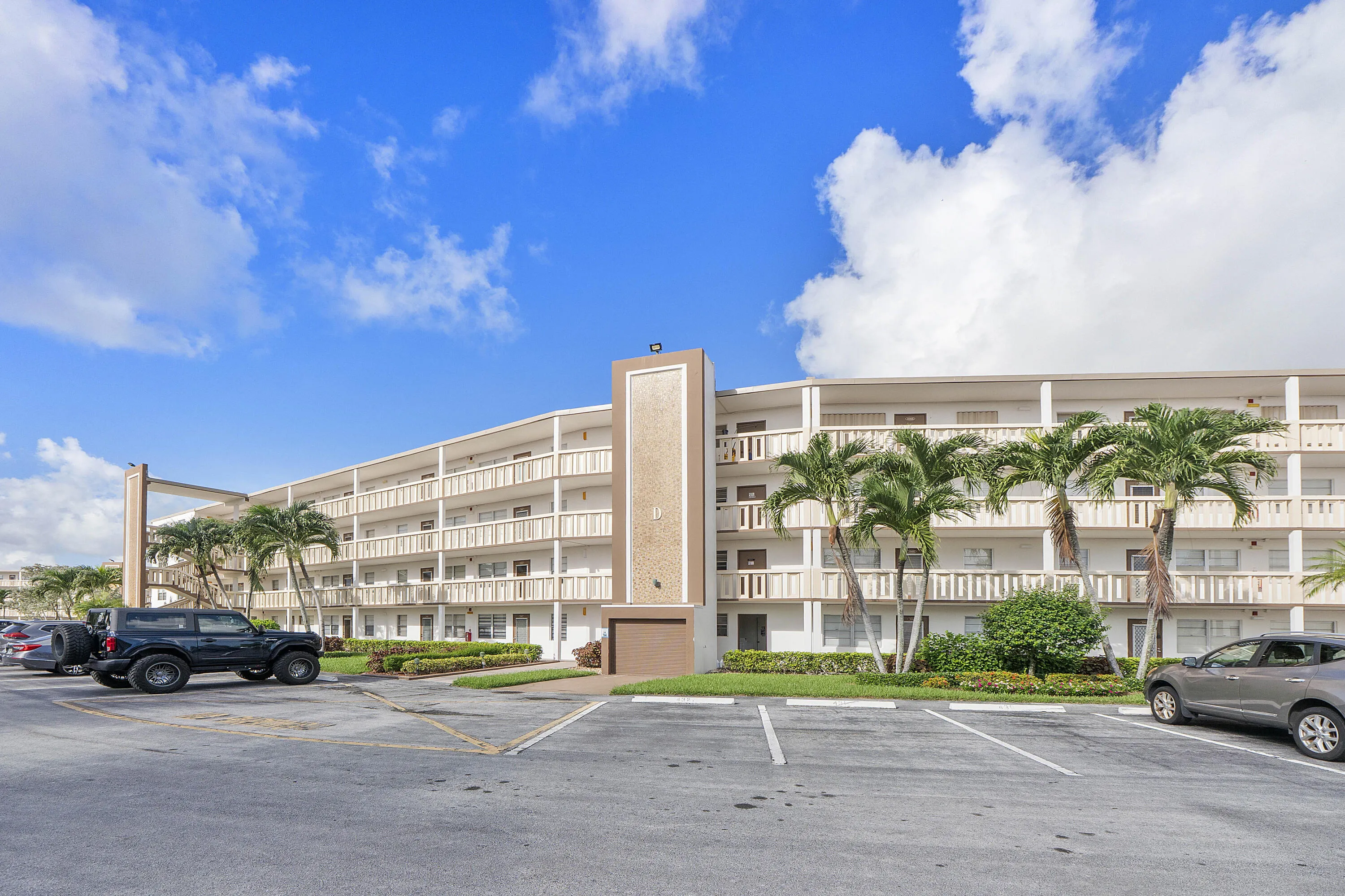 4072 Gildford E_033