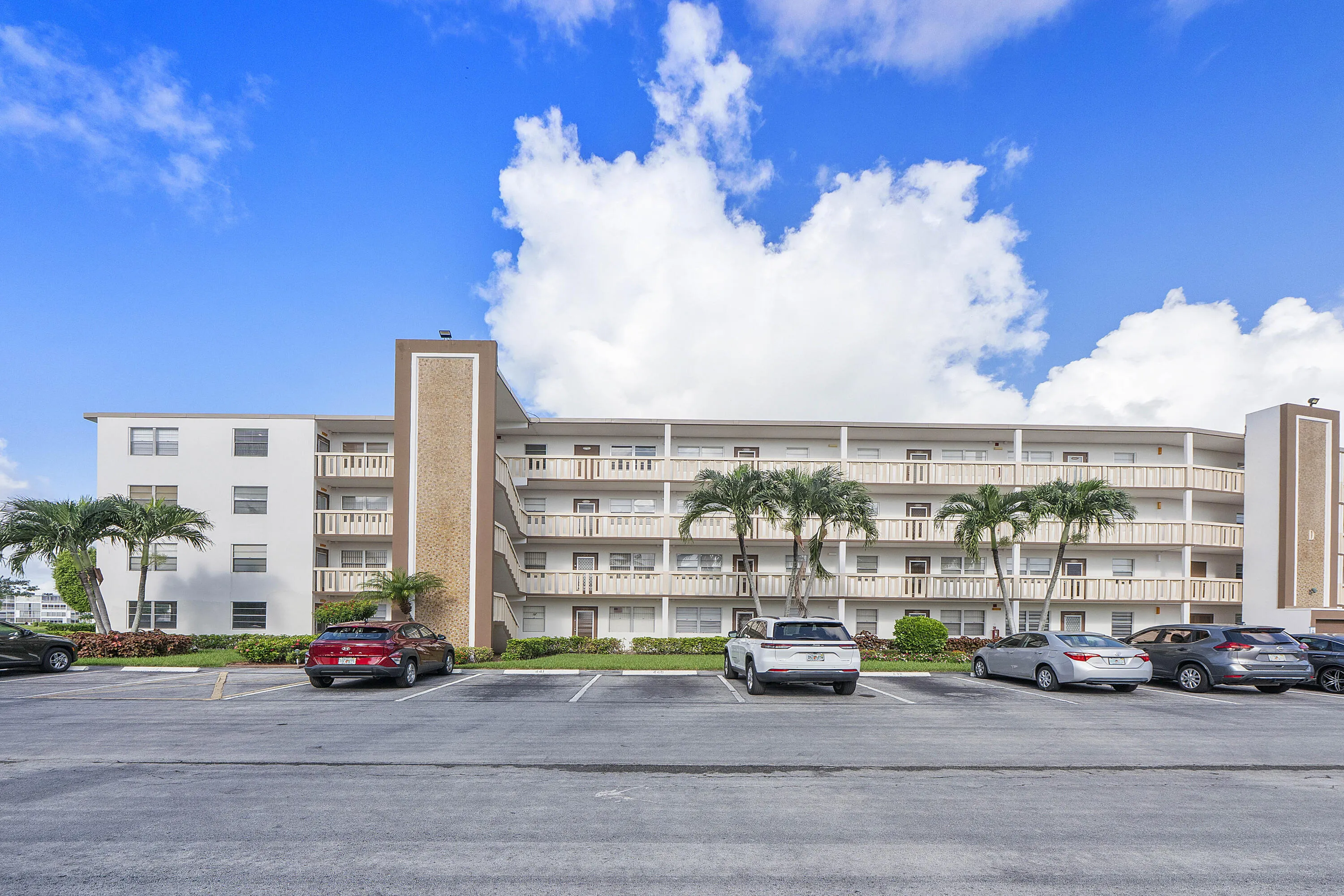 4072 Gildford E_036