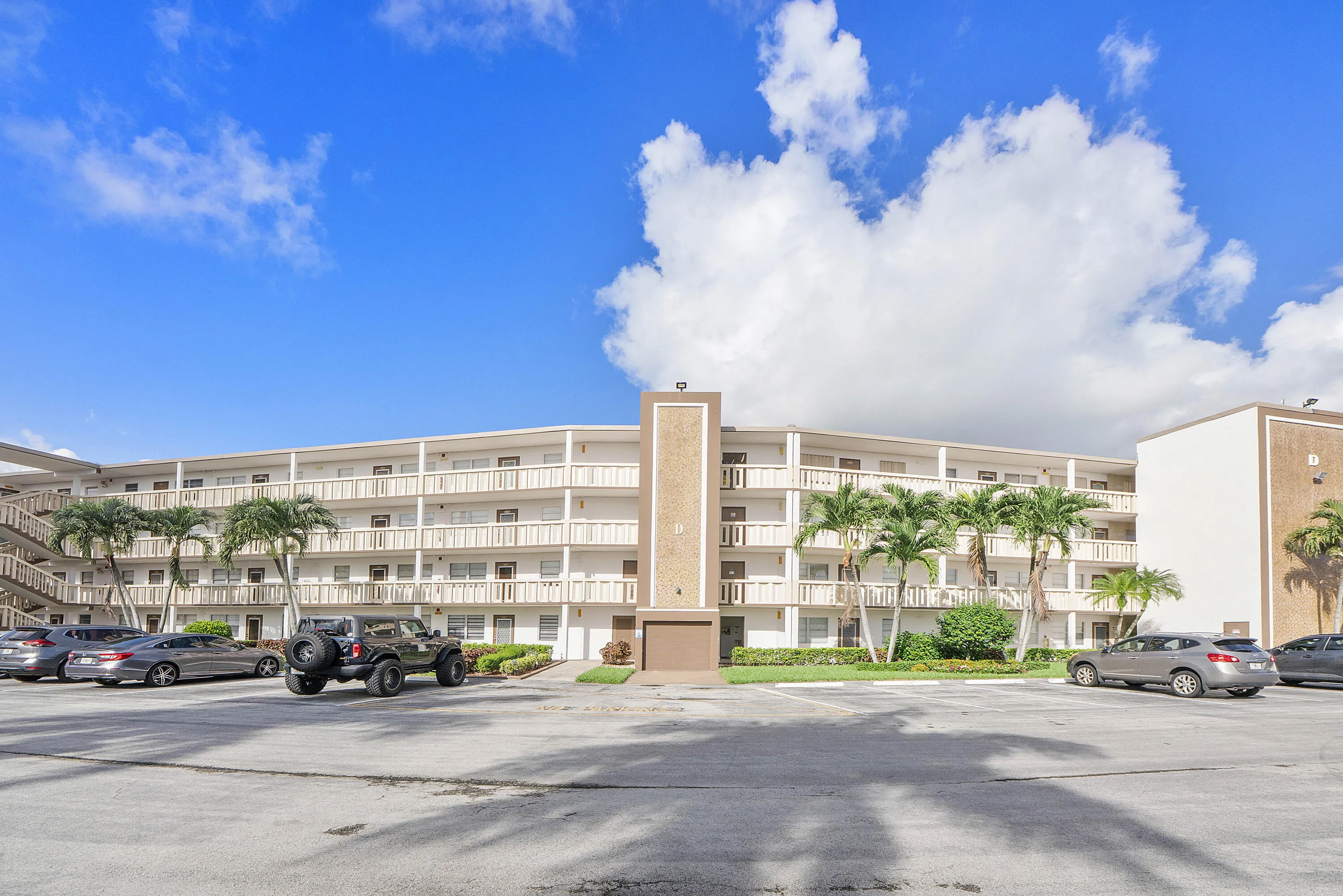 4072 Gildford E_034