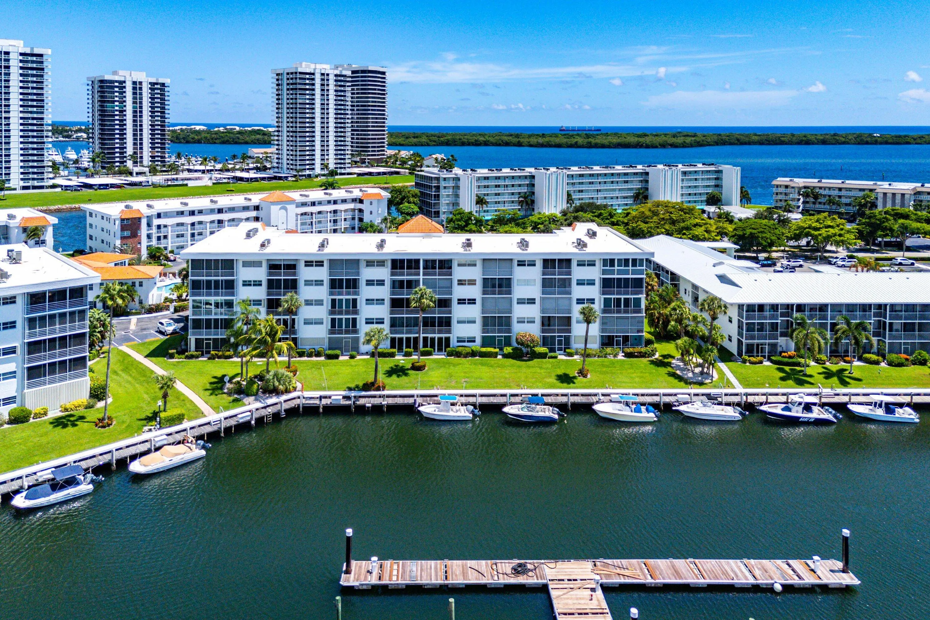 050-29YachtClubDrive-304-NorthPalmBeach-