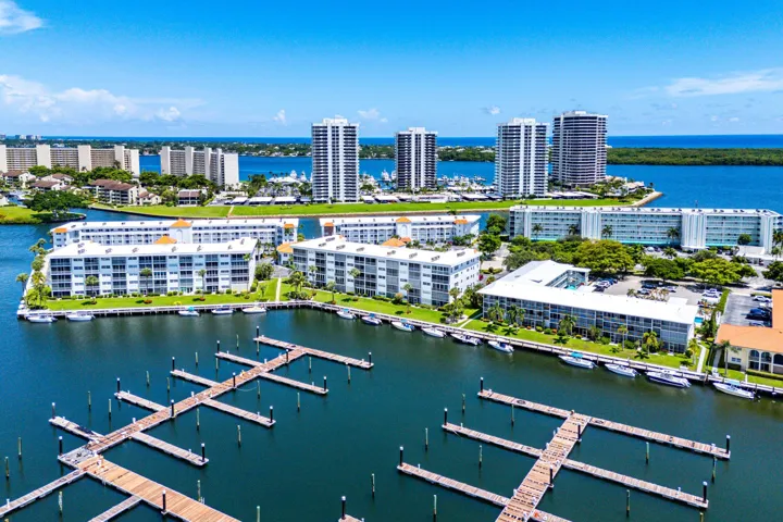 045-29YachtClubDrive-304-NorthPalmBeach-