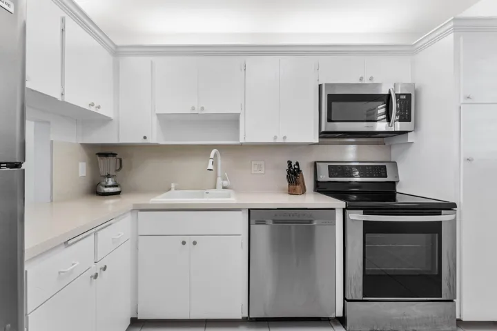 010-29YachtClubDrive-304-NorthPalmBeach-