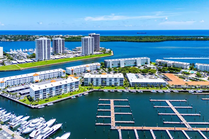 047-29YachtClubDrive-304-NorthPalmBeach-