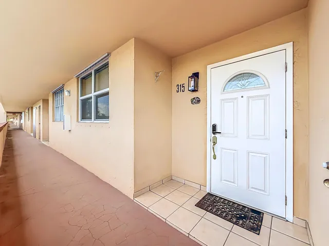 4500 N Federal Highway #315b-15