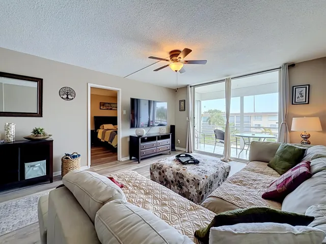 4500 N Federal Highway #315b-37