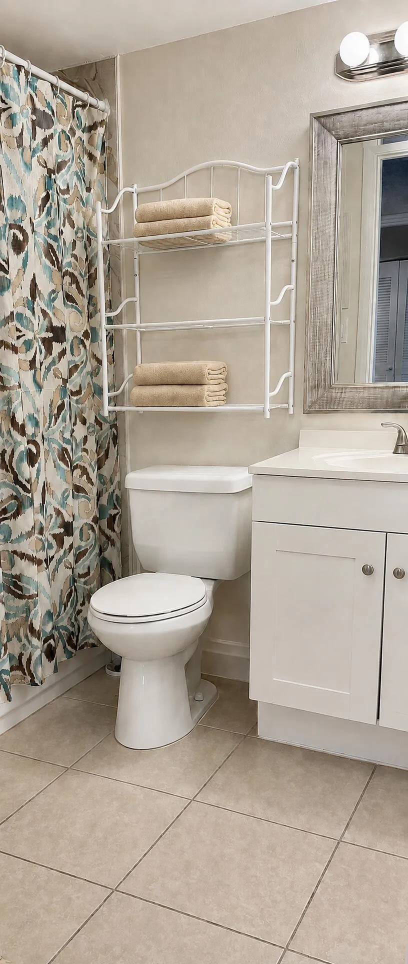 405 Meadows Circle Bedroom 2 Bathroom 2