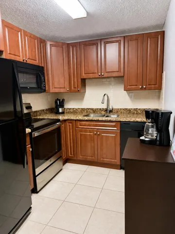 405 Meadows Circle Kitchen