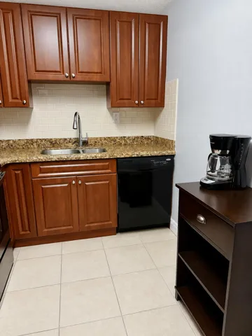 405 Meadows circle Kitchen Sideview