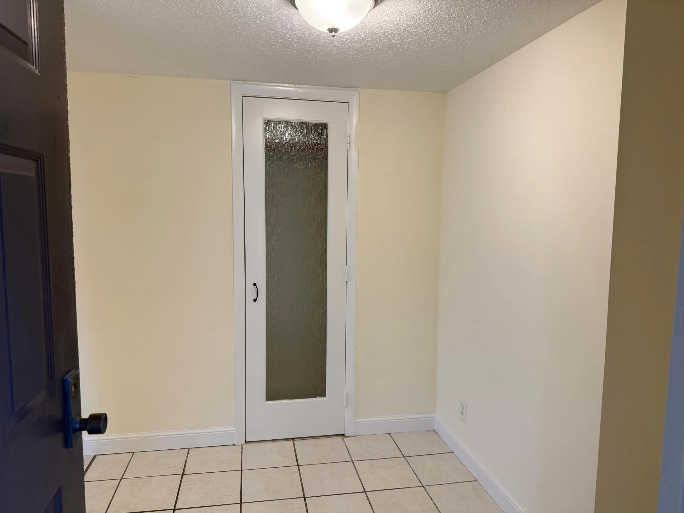 FOYER CLOSET