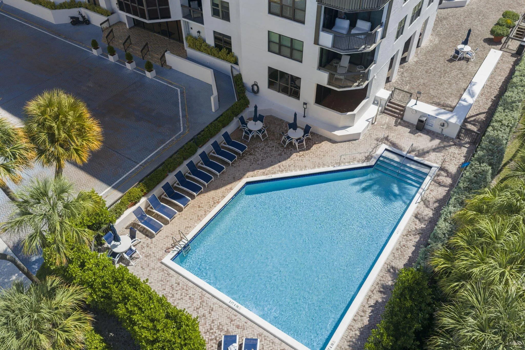 1155 Hillsboro Mile 402 - 78.jpg-SMALL