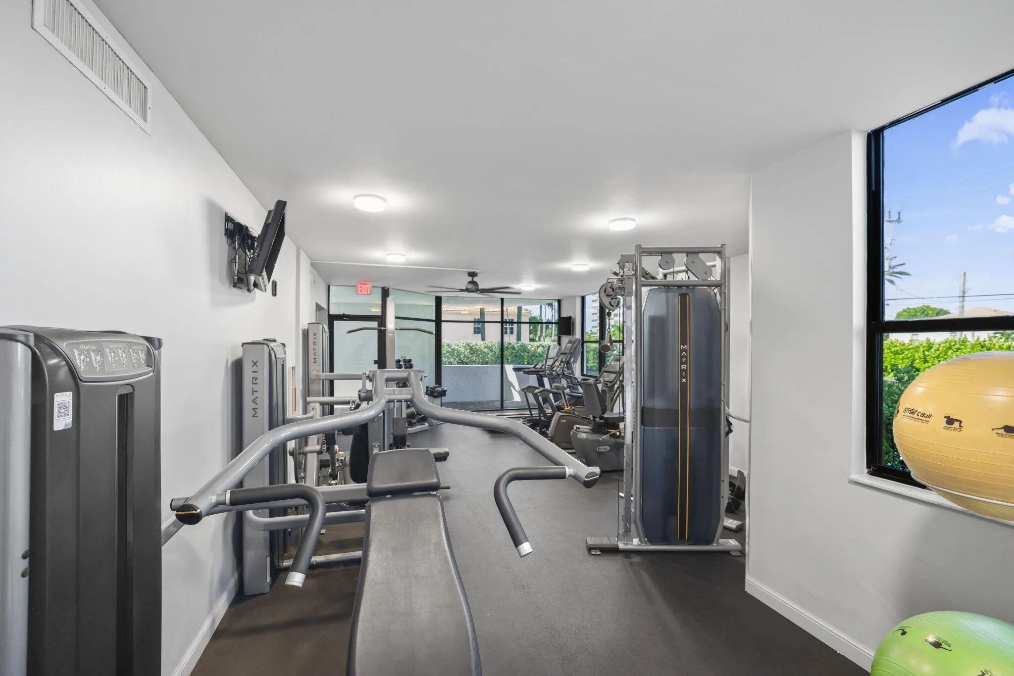 1155 Hillsboro Mile 402 - 49.jpg-SMALL