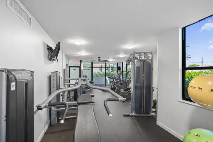 1155 Hillsboro Mile 402 - 49.jpg-SMALL