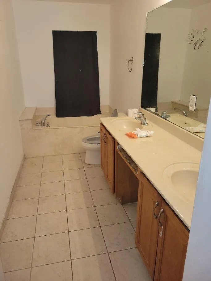 638 PEPPERGRASS RUN MASTE BATHROOM - Cop